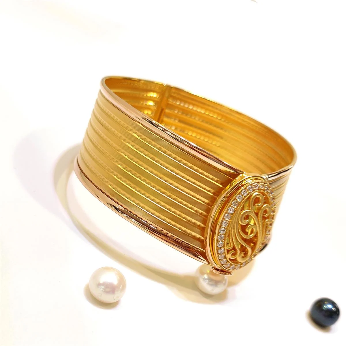 14 Ayar Taşsız Köşeli Kelepçe Altın Bileklik